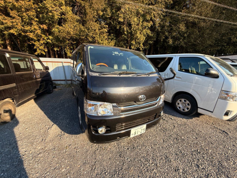 TOYOTA HIACE VAN