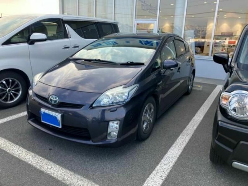 TOYOTA PRIUS