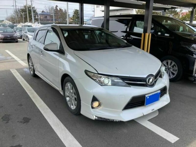 TOYOTA AURIS