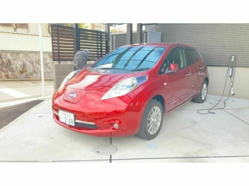 NISSAN LEAF