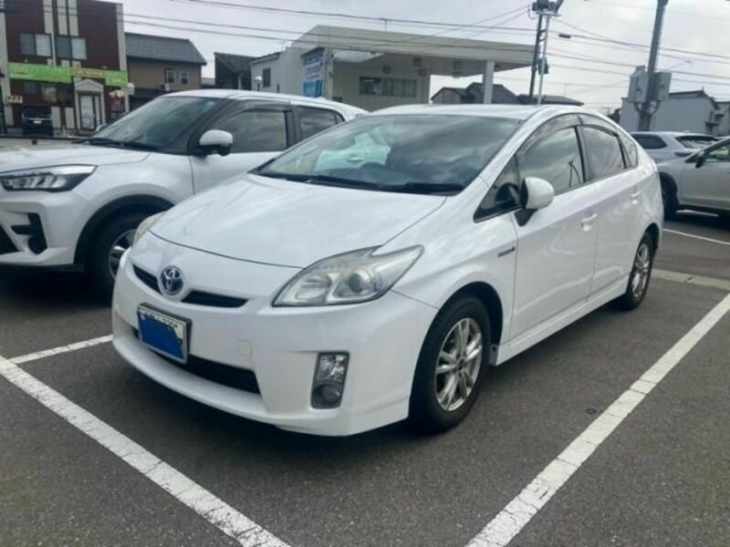 TOYOTA PRIUS