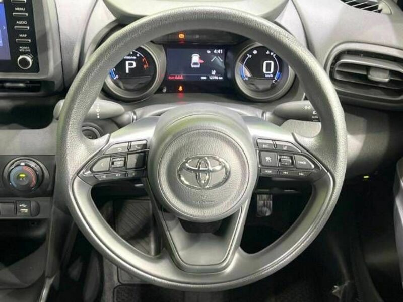 YARIS CROSS