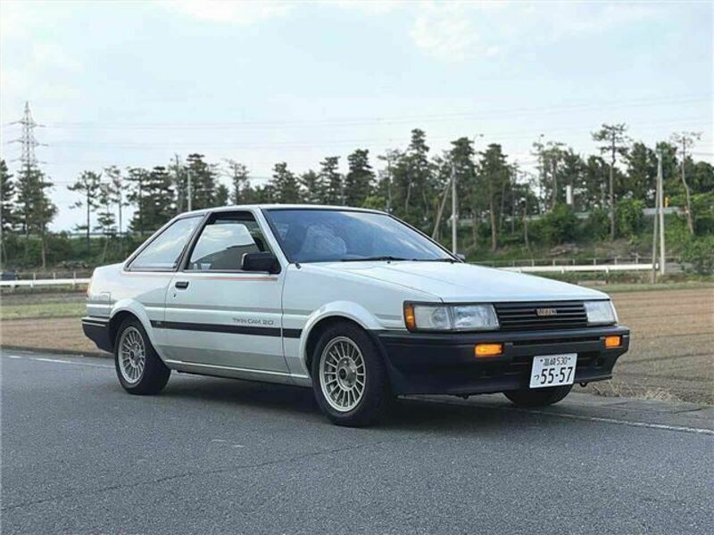 COROLLA LEVIN