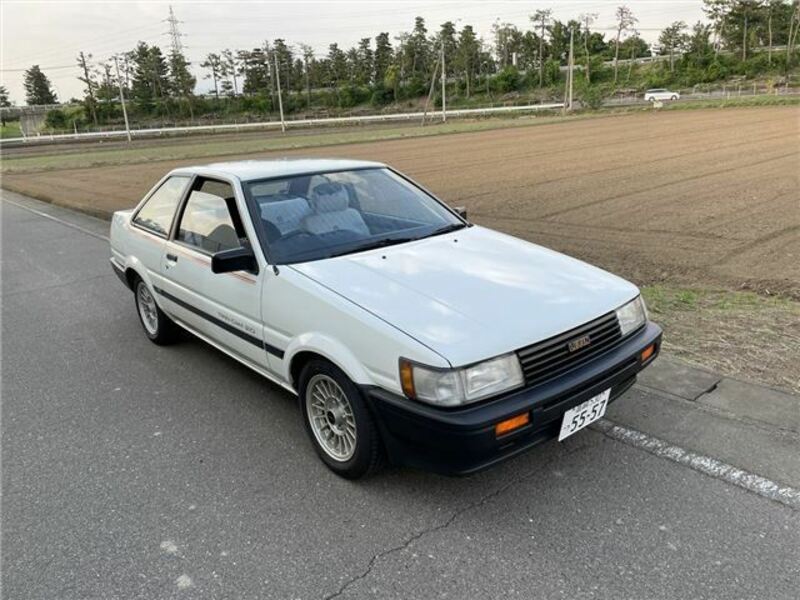 COROLLA LEVIN