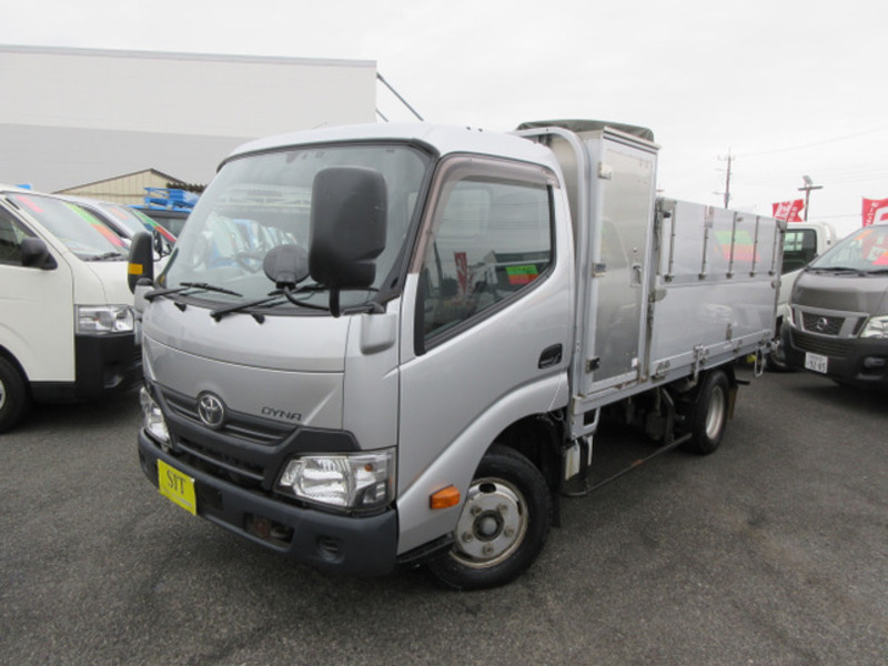 TOYOTA DYNA