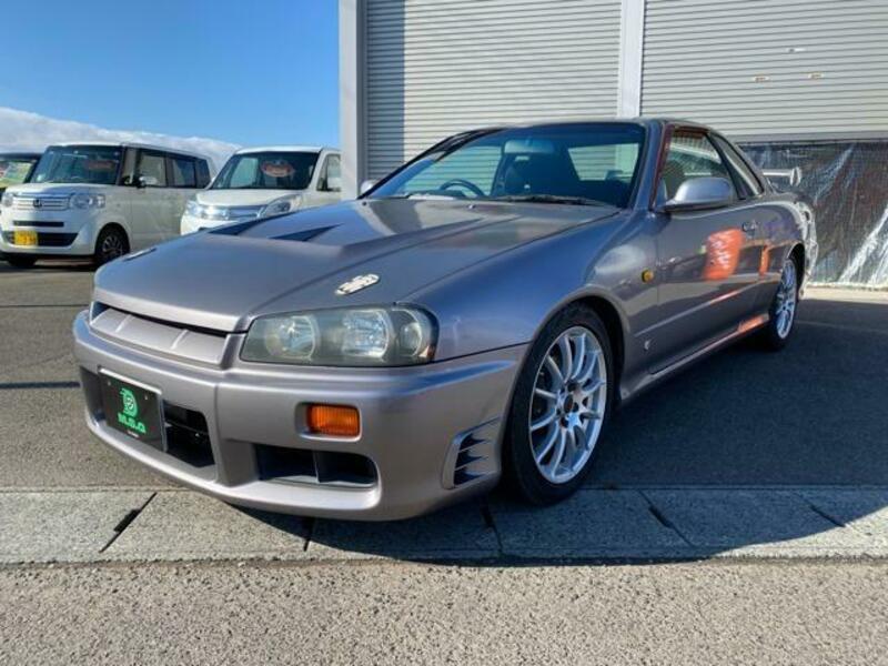 NISSAN SKYLINE