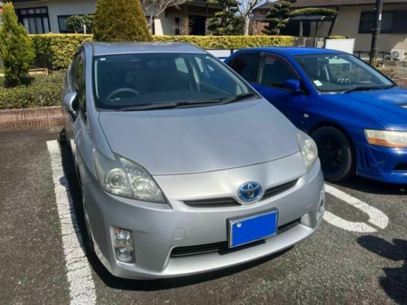 TOYOTA PRIUS