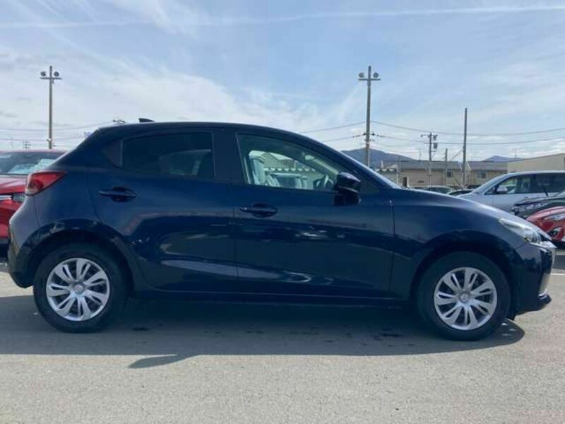 MAZDA2