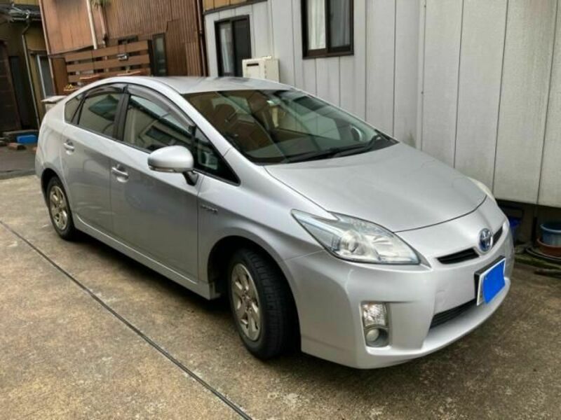 TOYOTA PRIUS