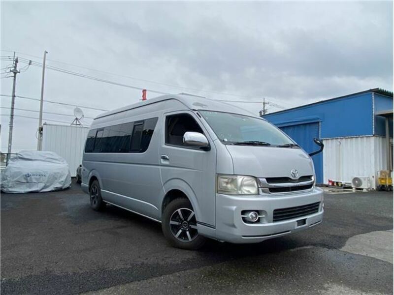 TOYOTA HIACE VAN