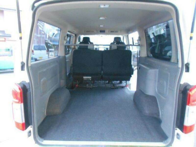 NV350 CARAVAN-8