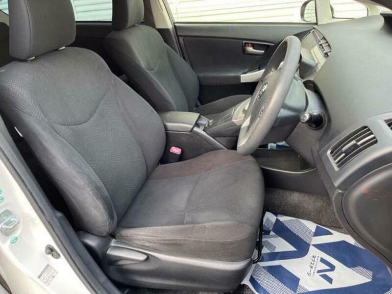 PRIUS-8