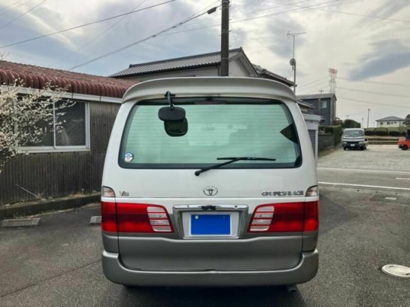 GRAND HIACE