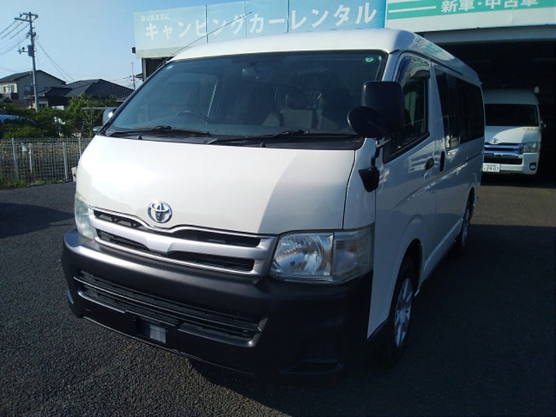 TOYOTA HIACE