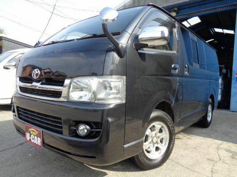 TOYOTA HIACE VAN