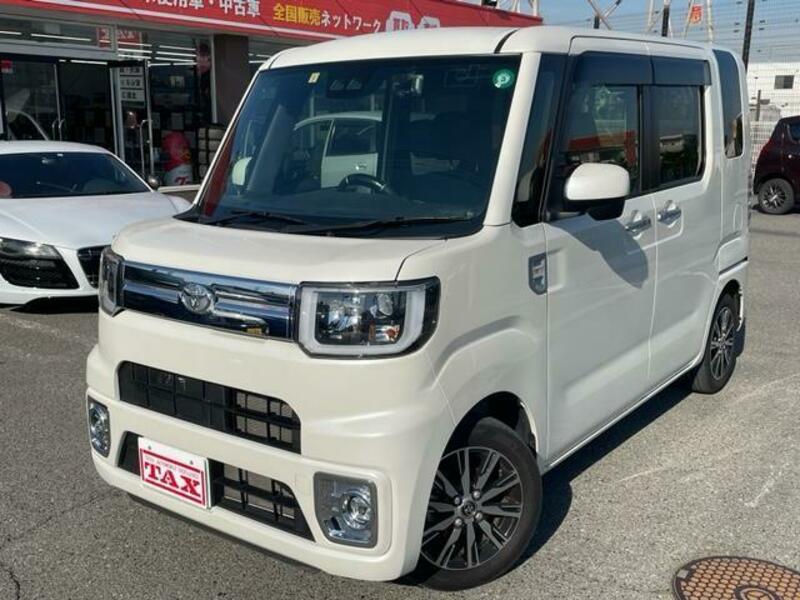 Used 19 Toyota Pixis Mega La700a Sbi Motor Japan