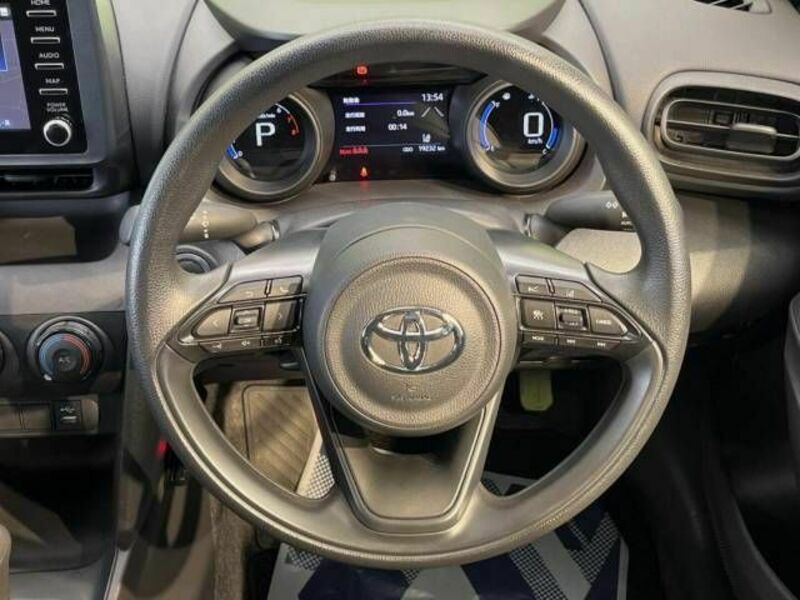 YARIS CROSS