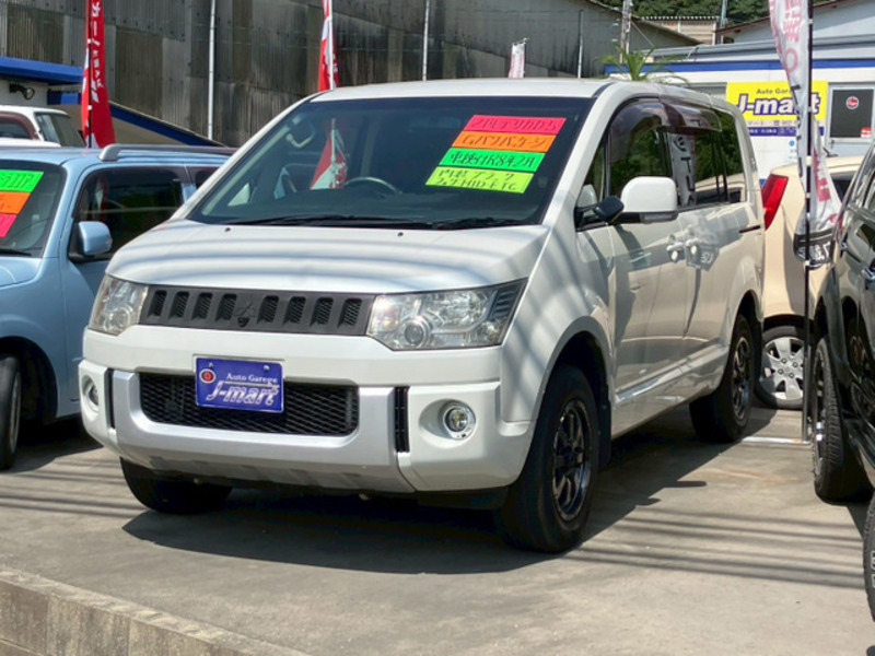 MITSUBISHI DELICA D5
