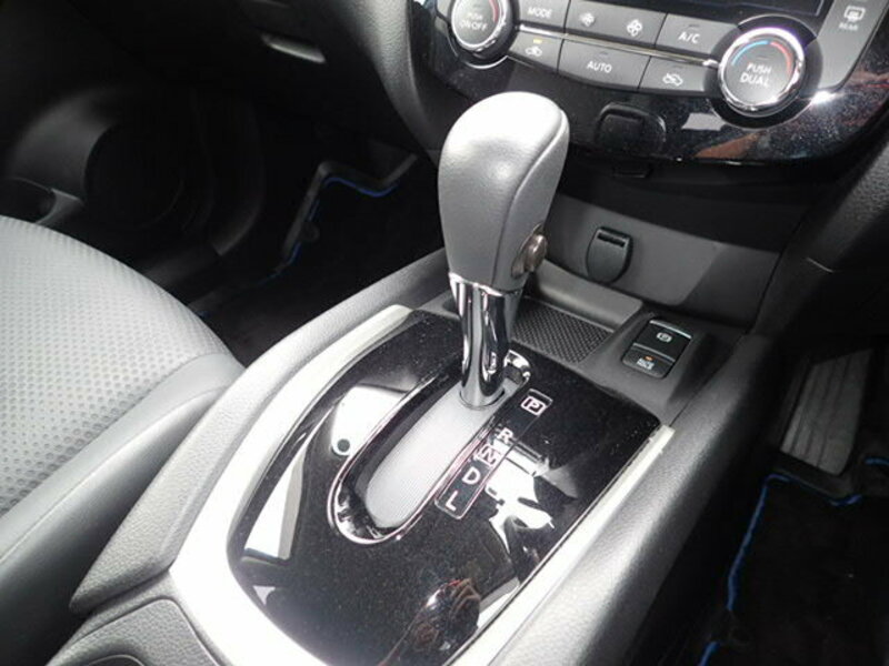 X-TRAIL HYBRID