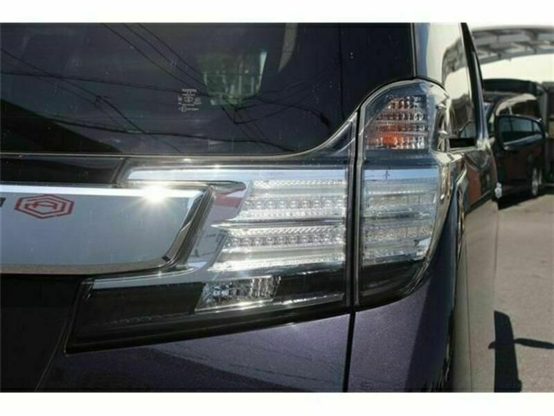 VELLFIRE-11