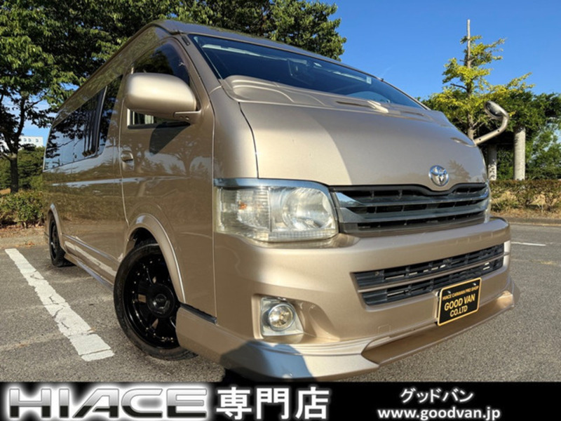 TOYOTA HIACE VAN