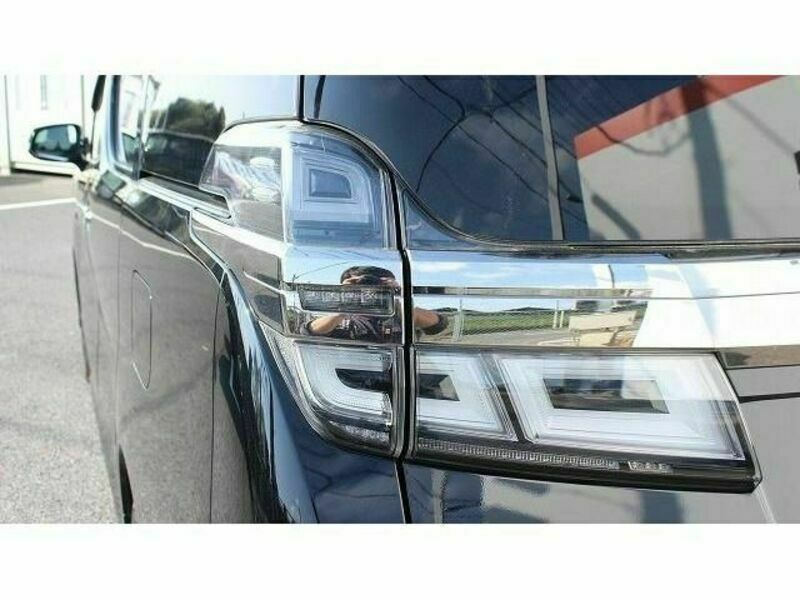 VELLFIRE-11
