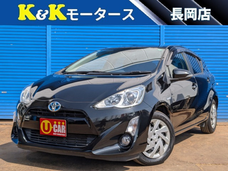TOYOTA　AQUA