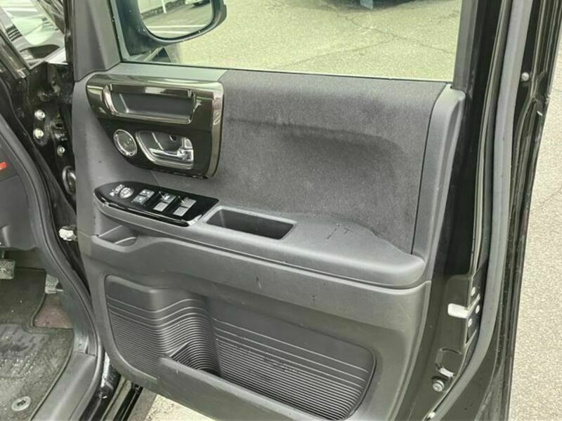 N BOX CUSTOM-24