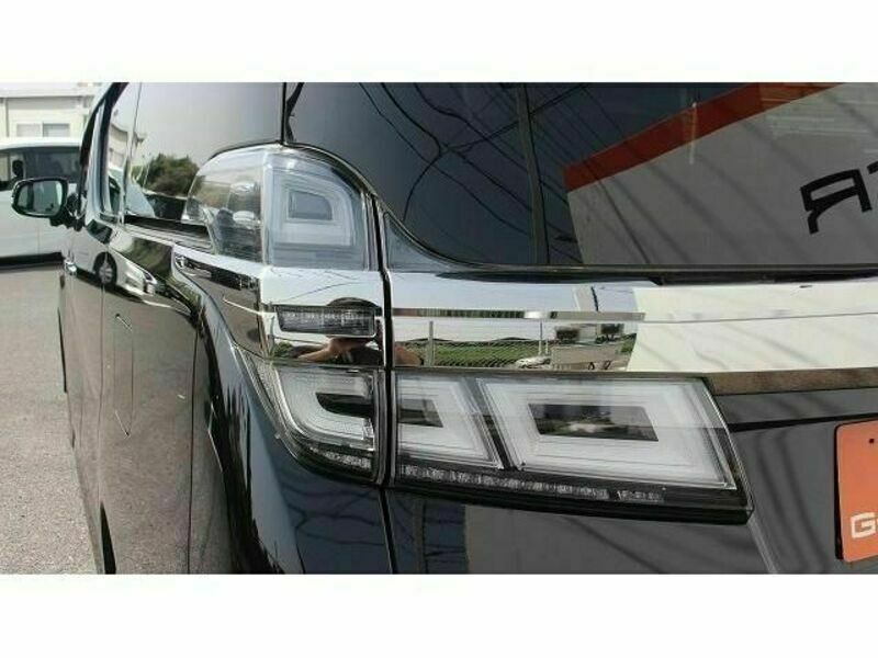 VELLFIRE-11