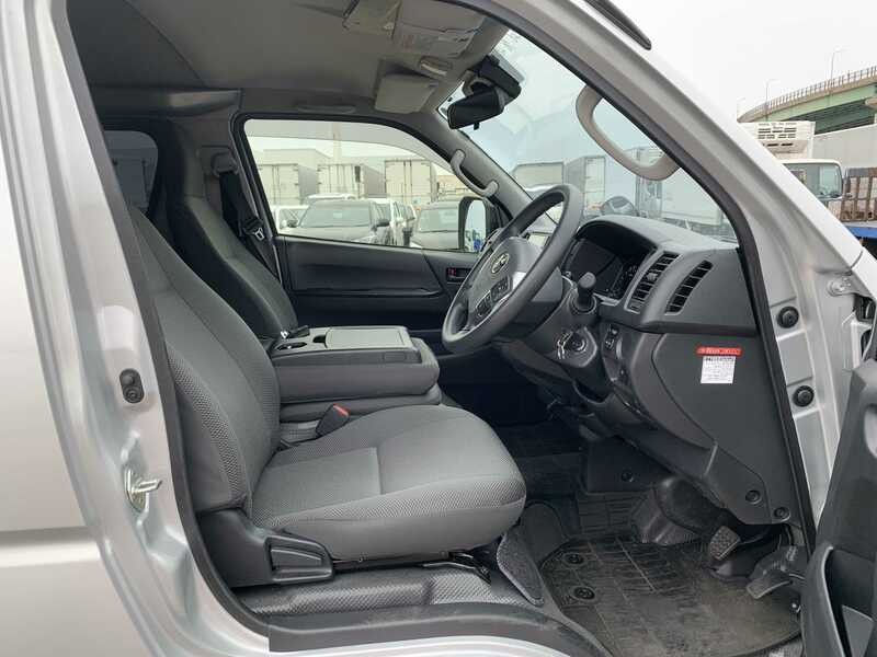 HIACE VAN
