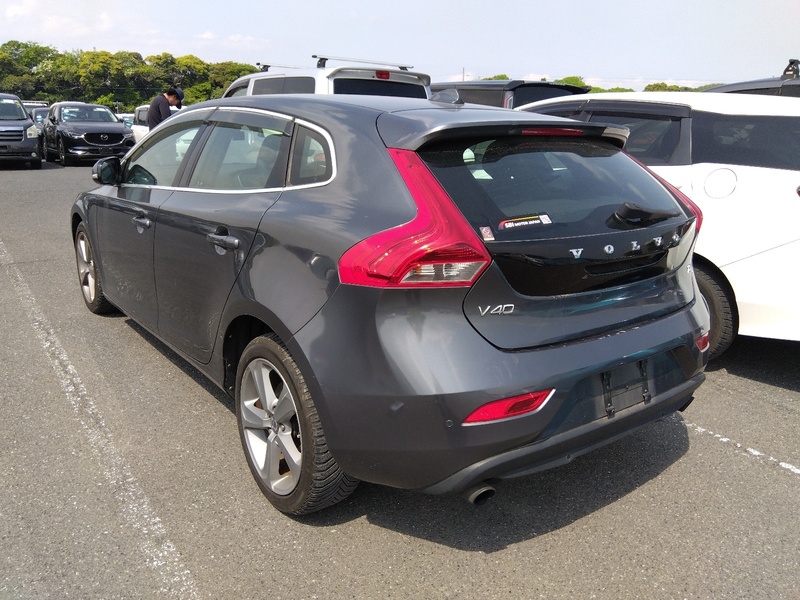 V40