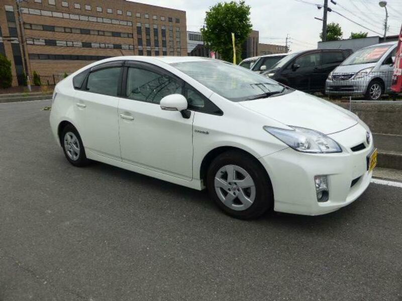 TOYOTA　PRIUS