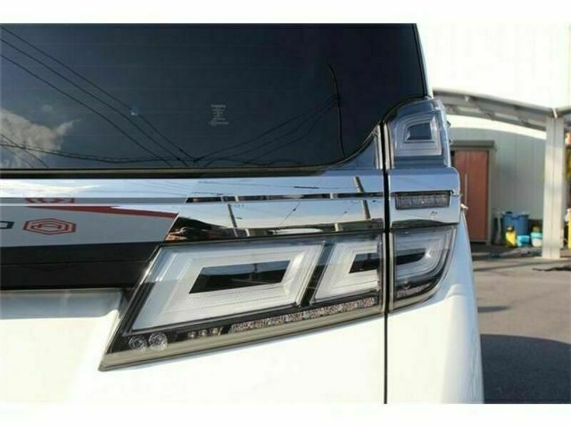 VELLFIRE-11