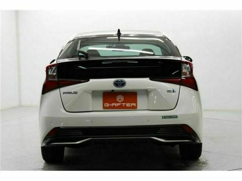 PRIUS-8