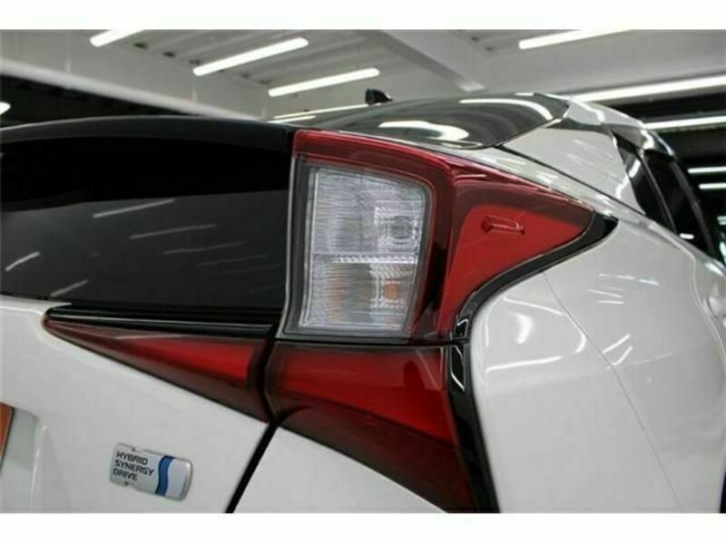 PRIUS-11