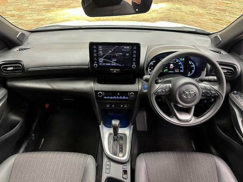 YARIS CROSS-1