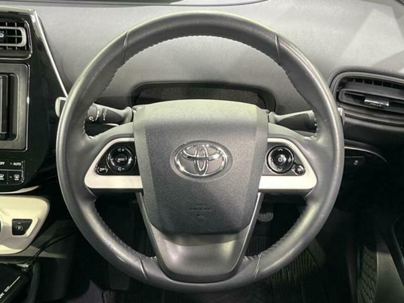 PRIUS-11