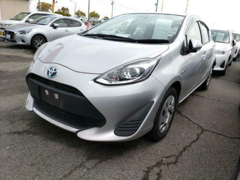 TOYOTA　AQUA