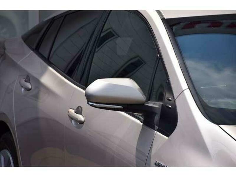 PRIUS-4