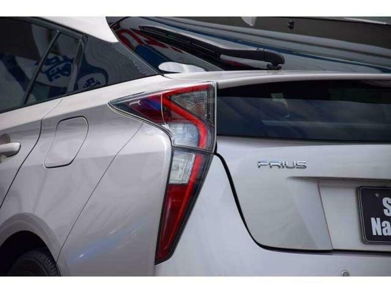 PRIUS-12