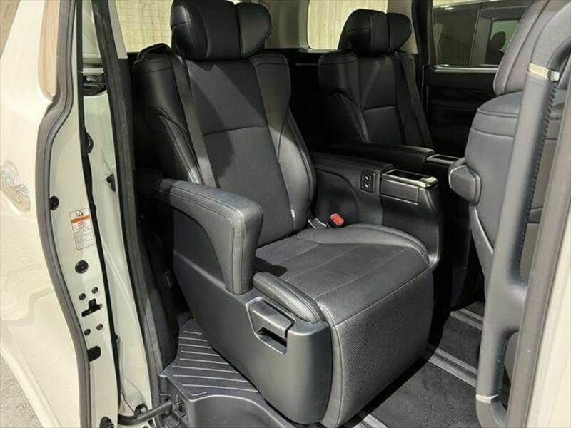 VELLFIRE-10