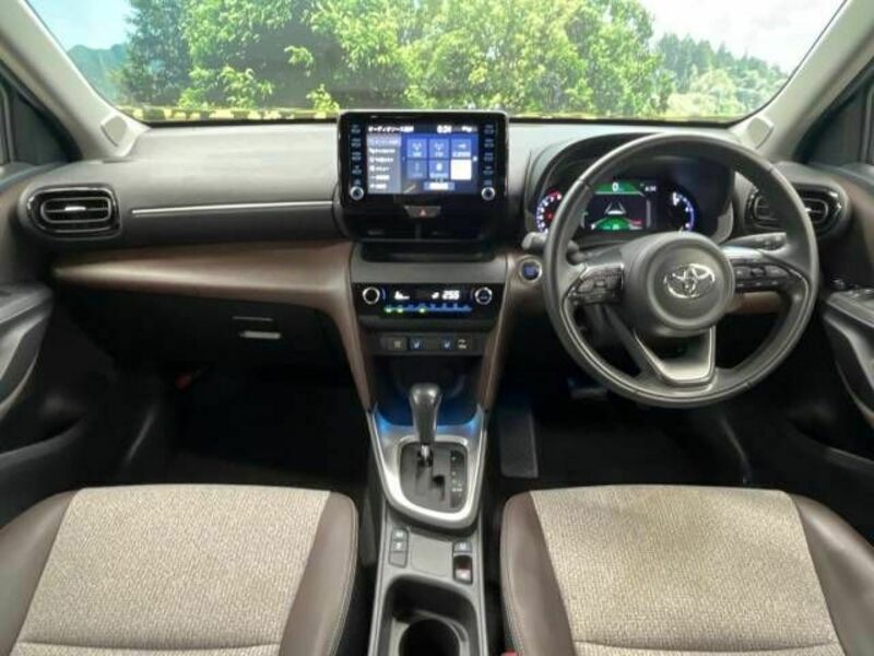 YARIS CROSS-1