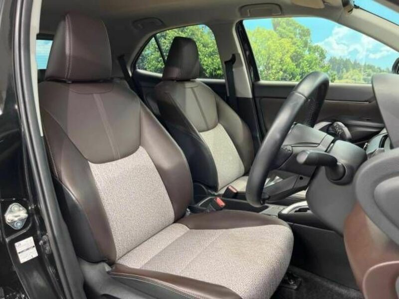 YARIS CROSS-8