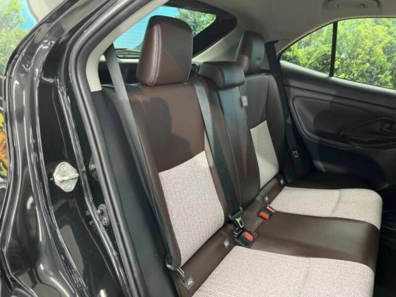 YARIS CROSS-9