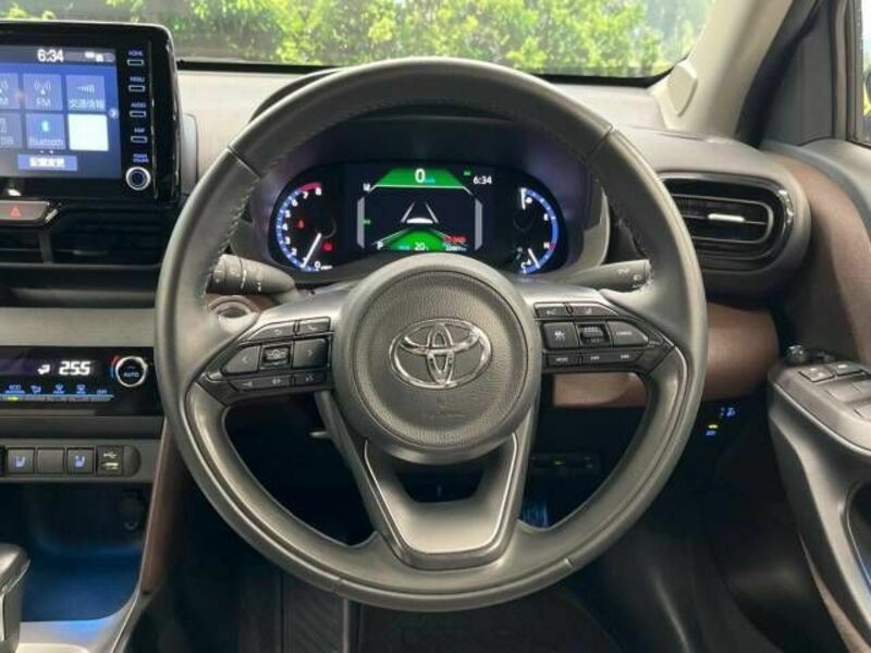 YARIS CROSS-11