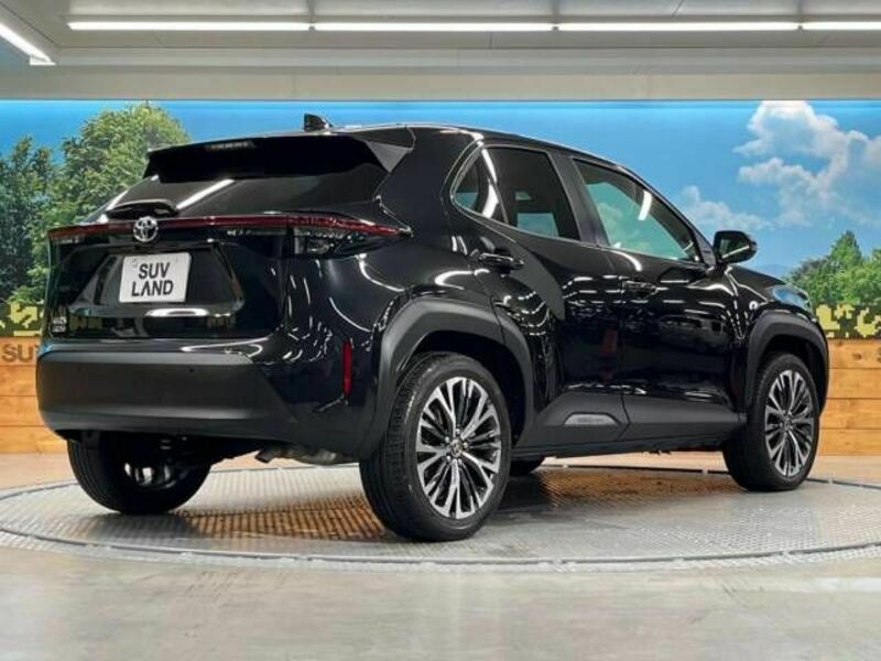 YARIS CROSS-17