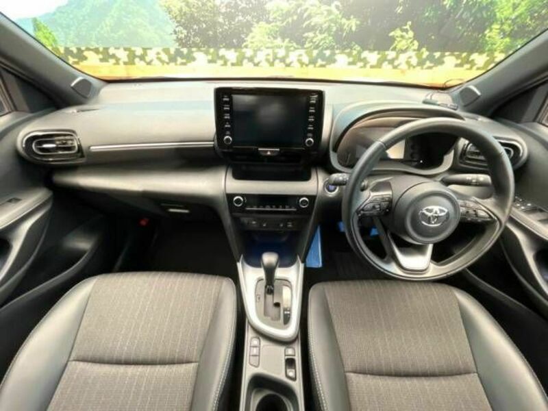 YARIS CROSS-1