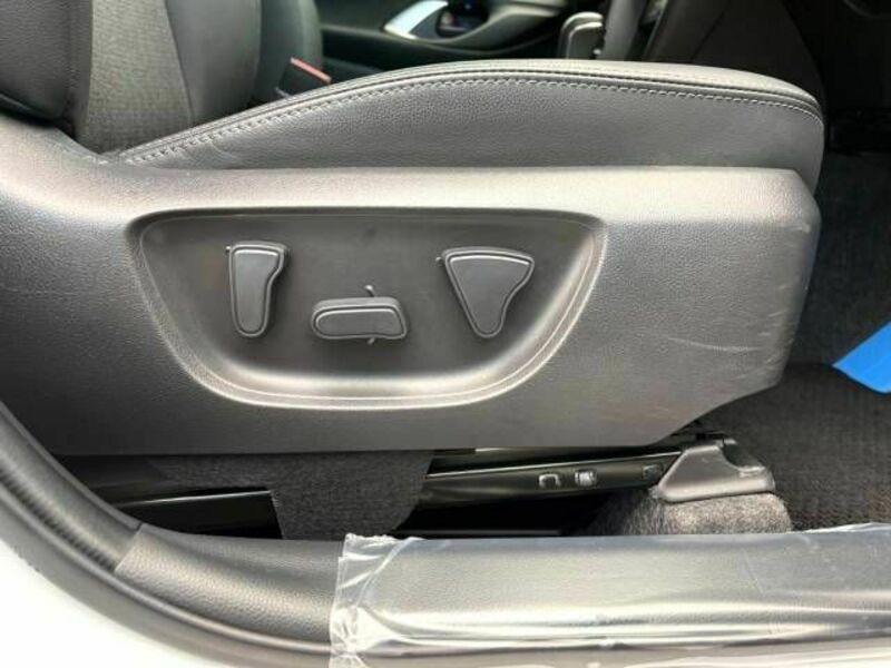YARIS CROSS-7