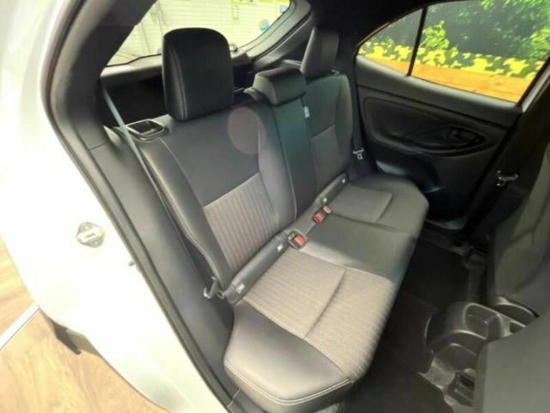 YARIS CROSS-9