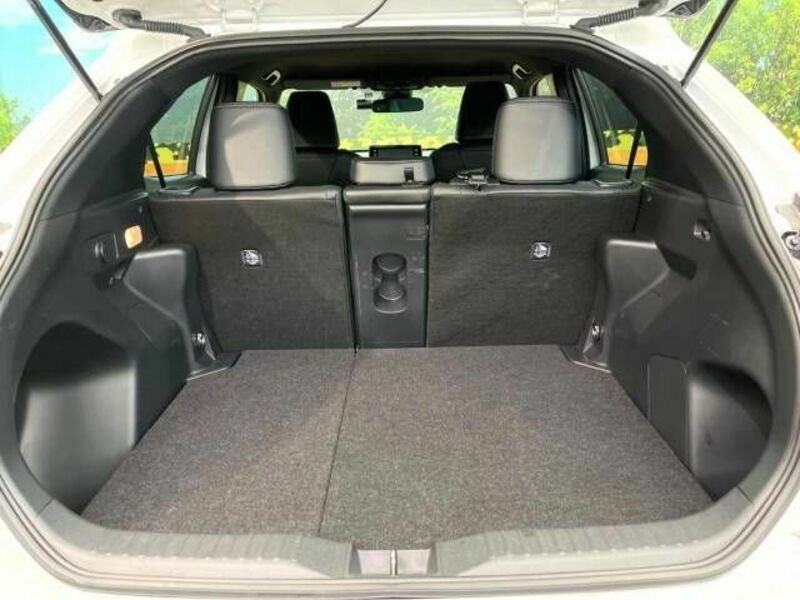 YARIS CROSS-10
